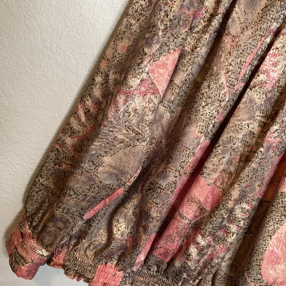 Vintage floral blouse exaggerated shoulder pads and pleated neckline - Picture 2 of 10